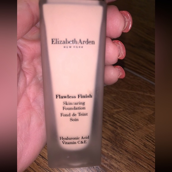Elizabeth Arden Flawless Finish Skin Caring Foundation 140C 30ML NEW - Picture 1 of 6